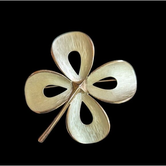 Vintage 4 Leaf Clover Brooch Pin Brushed White Enamel  Gold Tone Four Leaf 2.5" - Picture 1 of 8